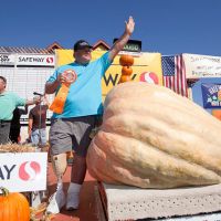 2010 winner Ron Root with his 1,530 lb Atlantic Giant