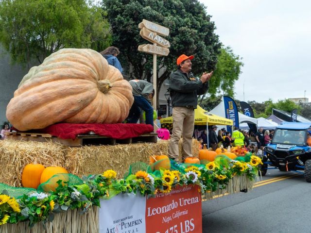 Weigh-Off Winner Leonard Unena in 2019 Great Pumpkin Parade